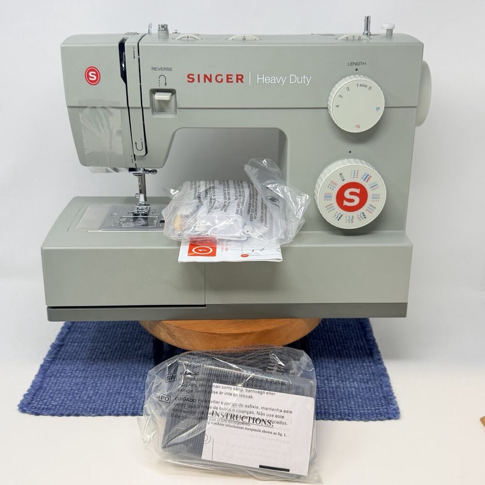 SINGER Heavy Duty 4423 Sewing Machine OPEN BOX